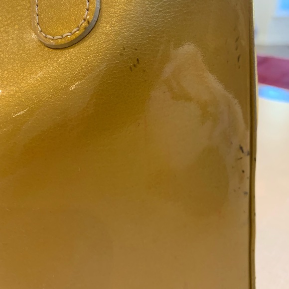 Longchamp gold patent handbag - Picture 4 of 6